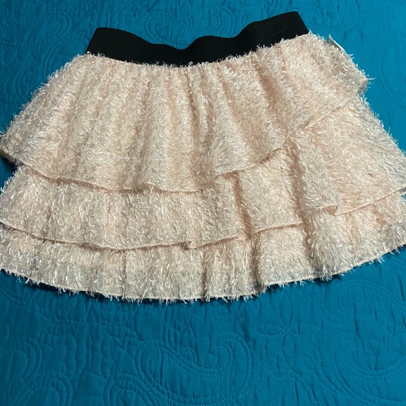 H&M Dresses & Skirts - Blush Pink Feathery Skirt